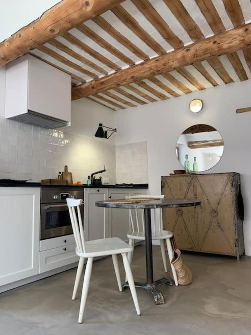 Apartamento La Terrasse Du Pont Jullian Charme Et Calme Dans Le Coeur Historique LʼIsle-sur-la-Sorgue Exterior foto